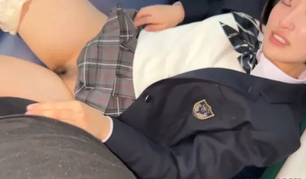 【顔出し】を目指すショートカット巨乳ちゃん。おじさんと初めてホテルに